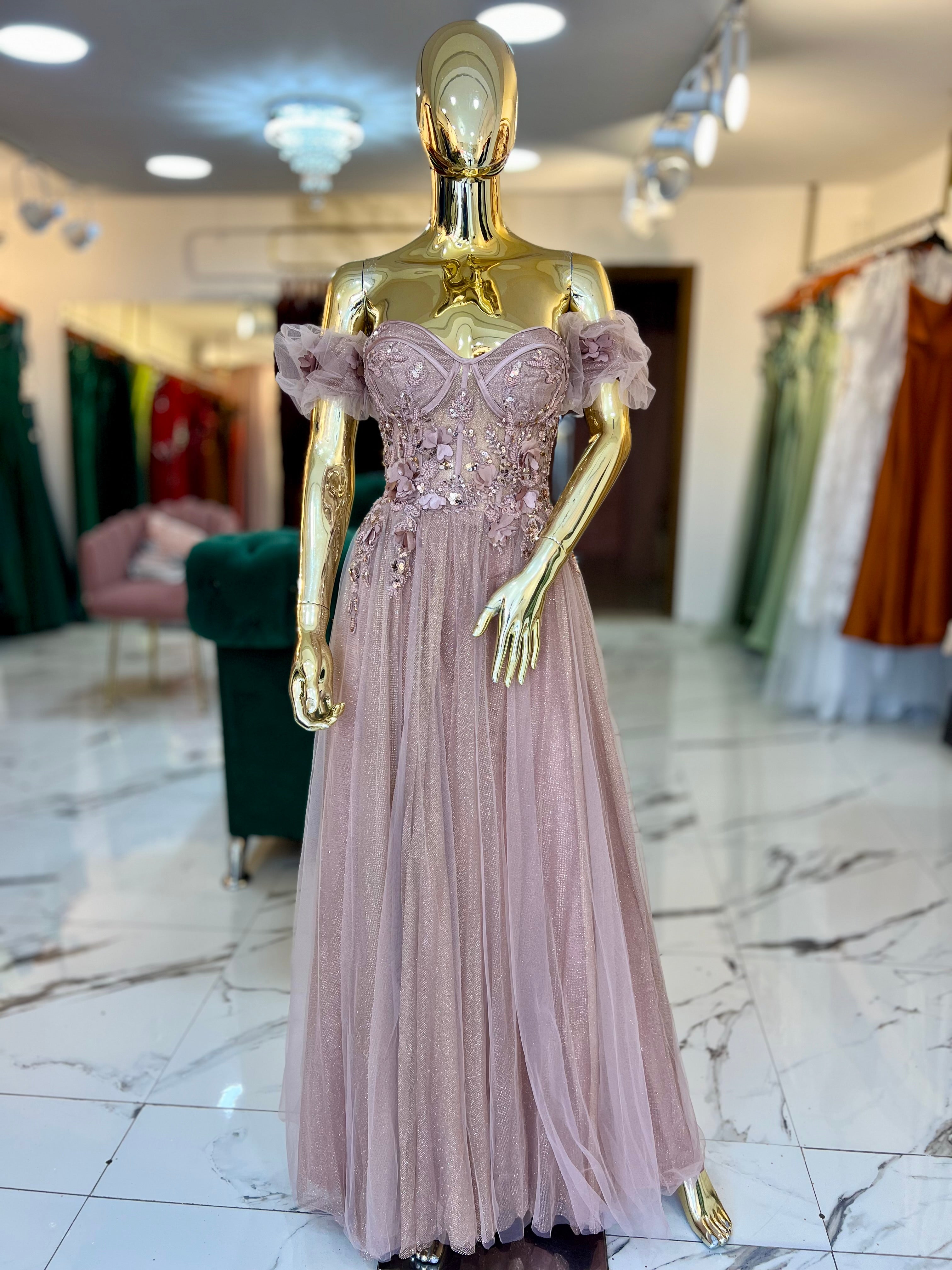 Vestido palo rosa tul shimmer corsé pedrería y 3D