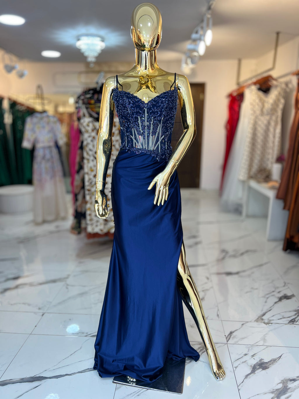 Vestido Emilia azul marino pedrería