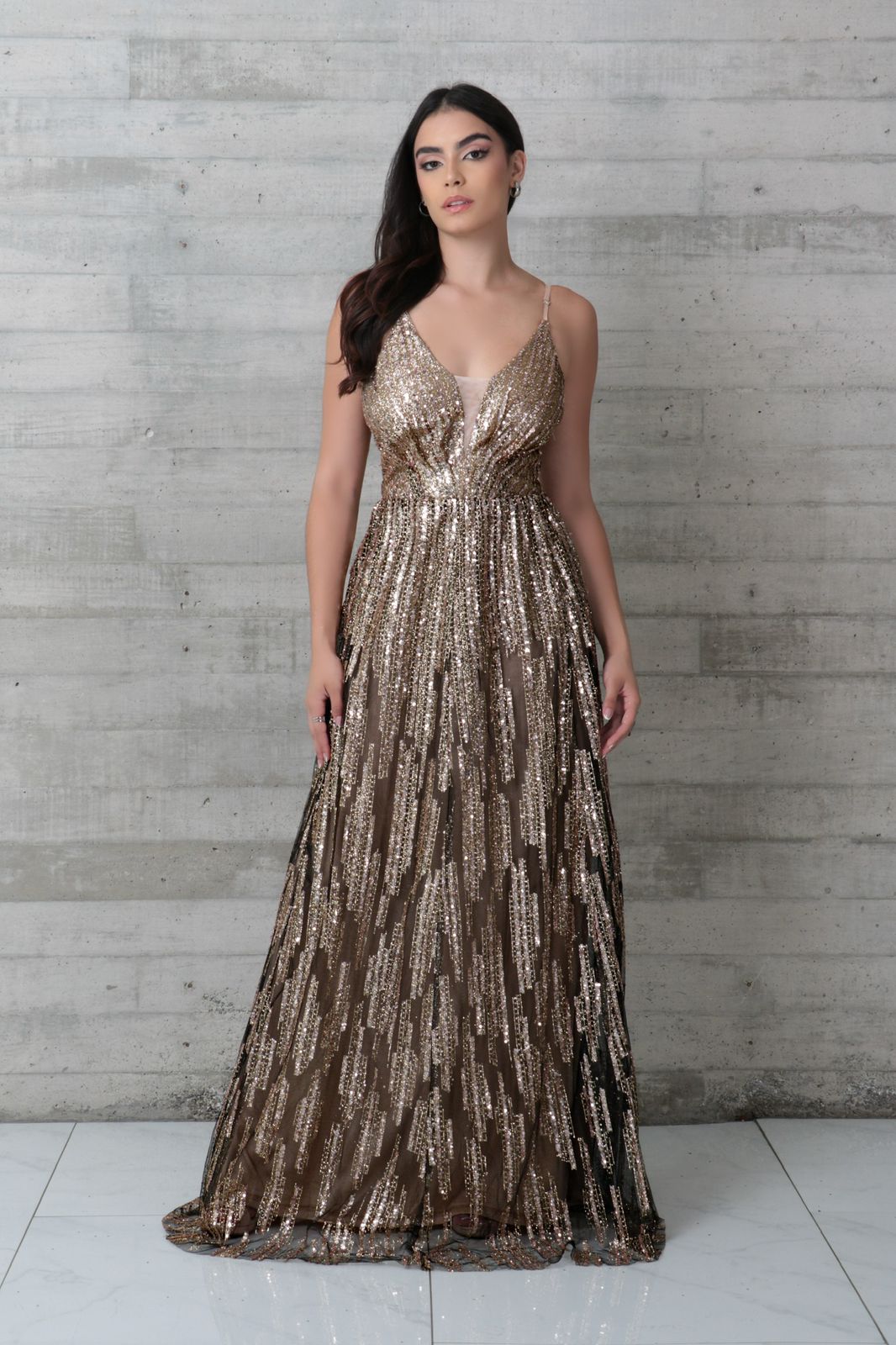 vestido tirantes negro lentejuelas doradas brillos Cóctel