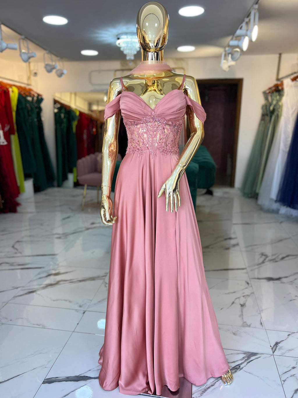Vestido Rosa Satén apliques