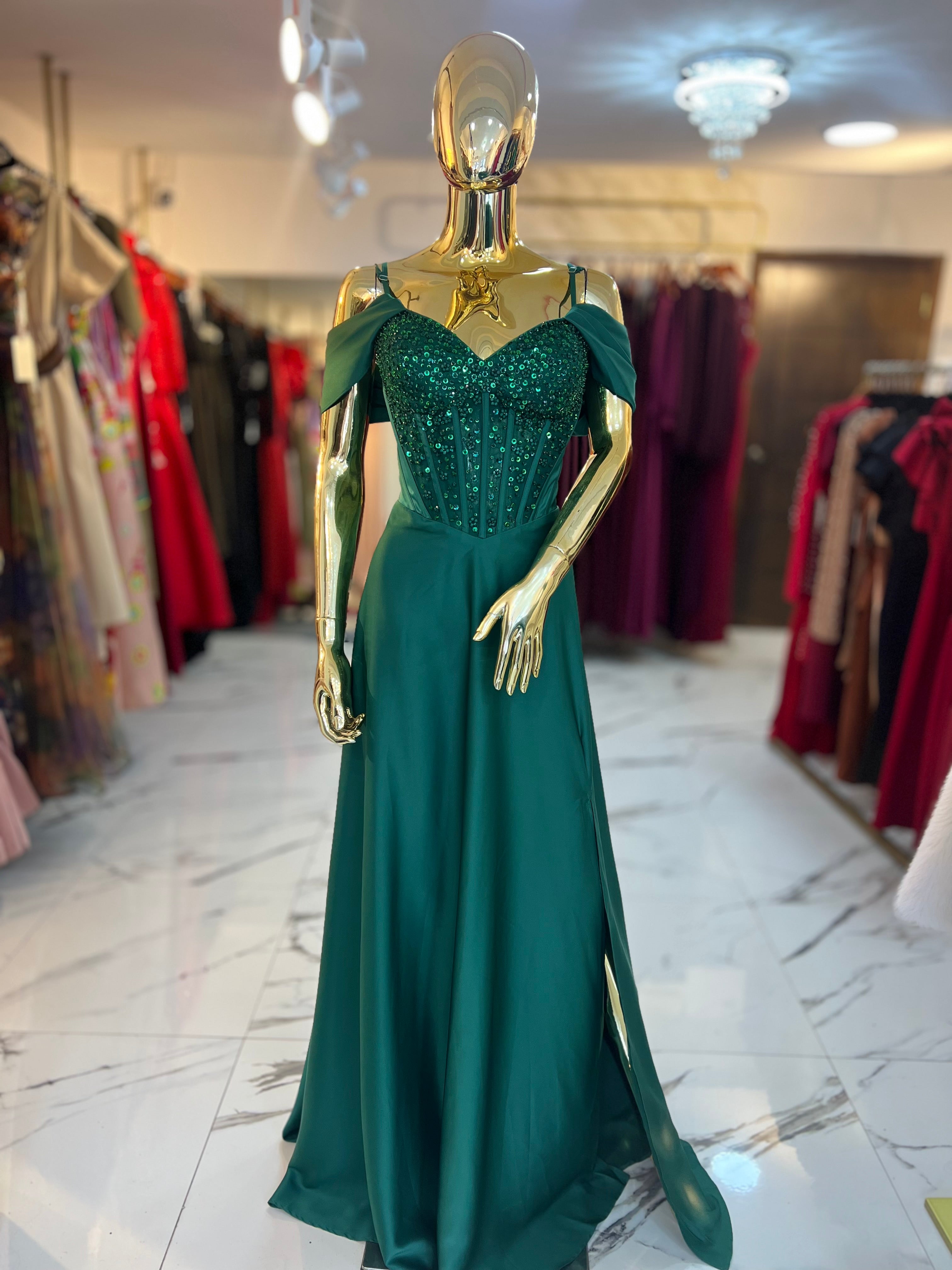 Vestido verde corsé pedrería floral