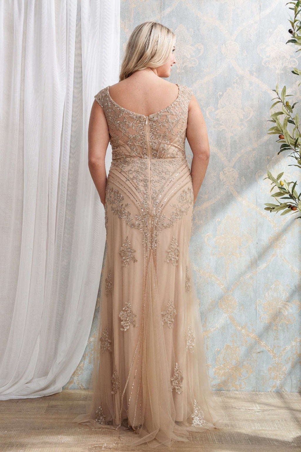 Vestido dorado corte sirena apliques encaje dorado
