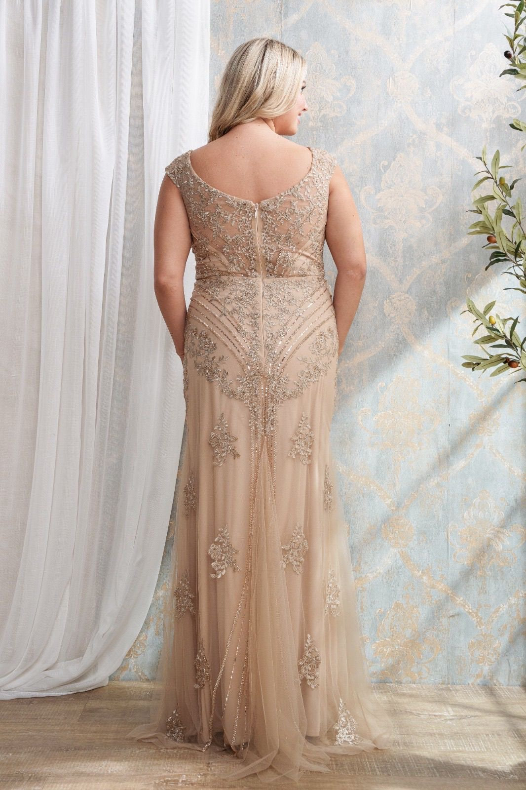 Vestido dorado corte sirena apliques encaje dorado