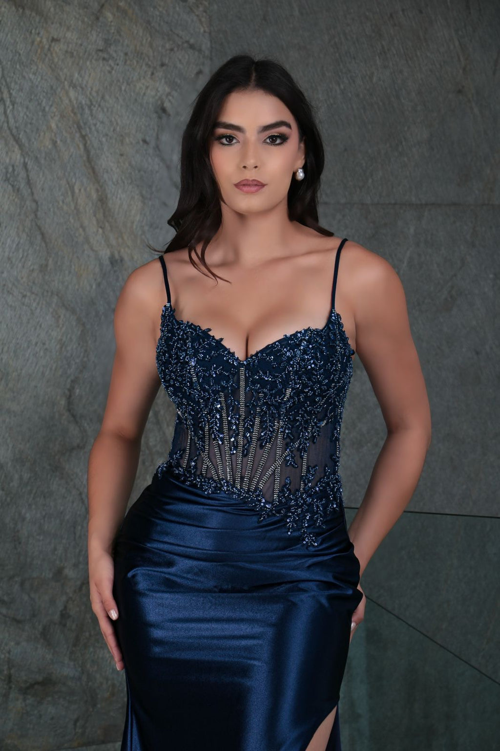 Vestido Emilia azul marino pedrería