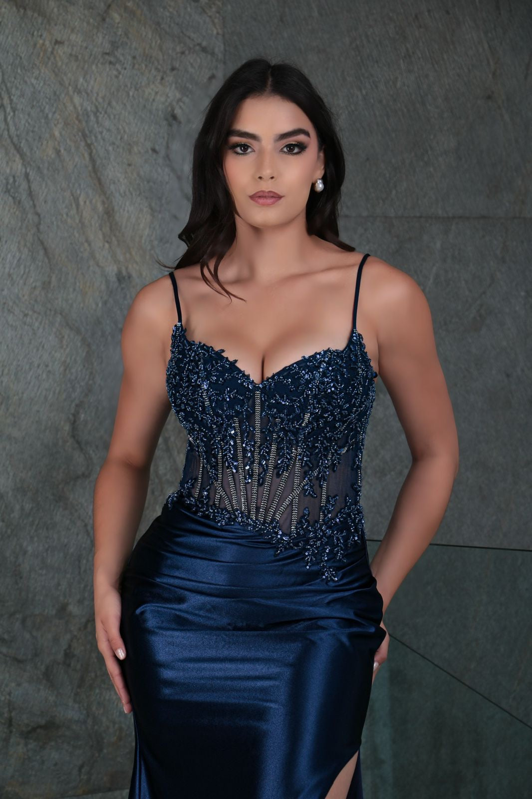 Vestido Emilia azul marino pedrería