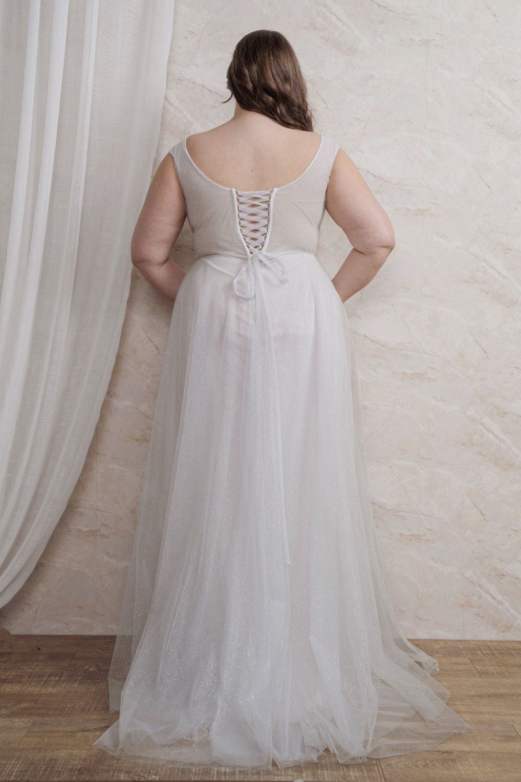 Vestido de novia Curvi apliques y brillos