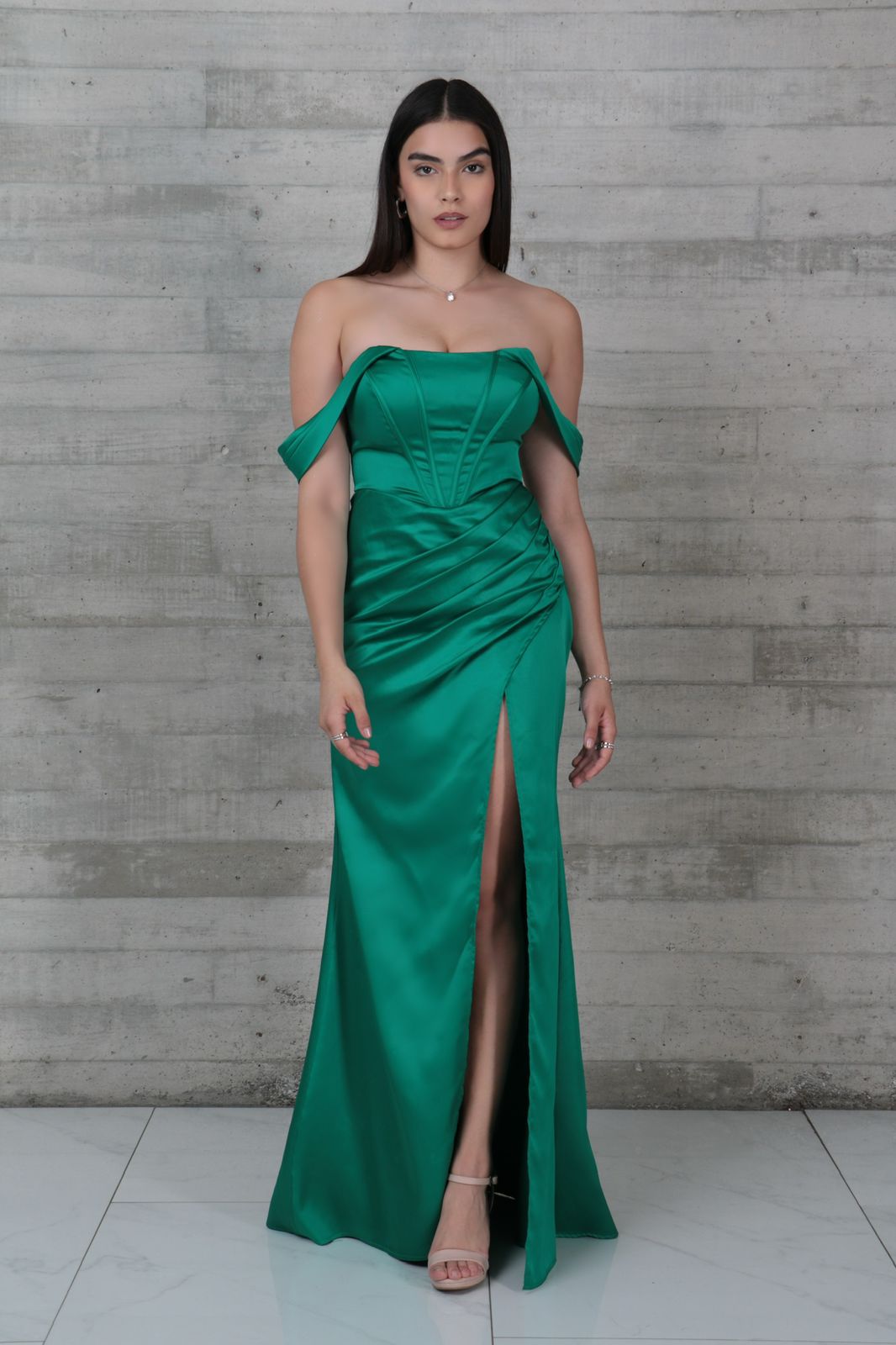 Vestido verde claro estraple