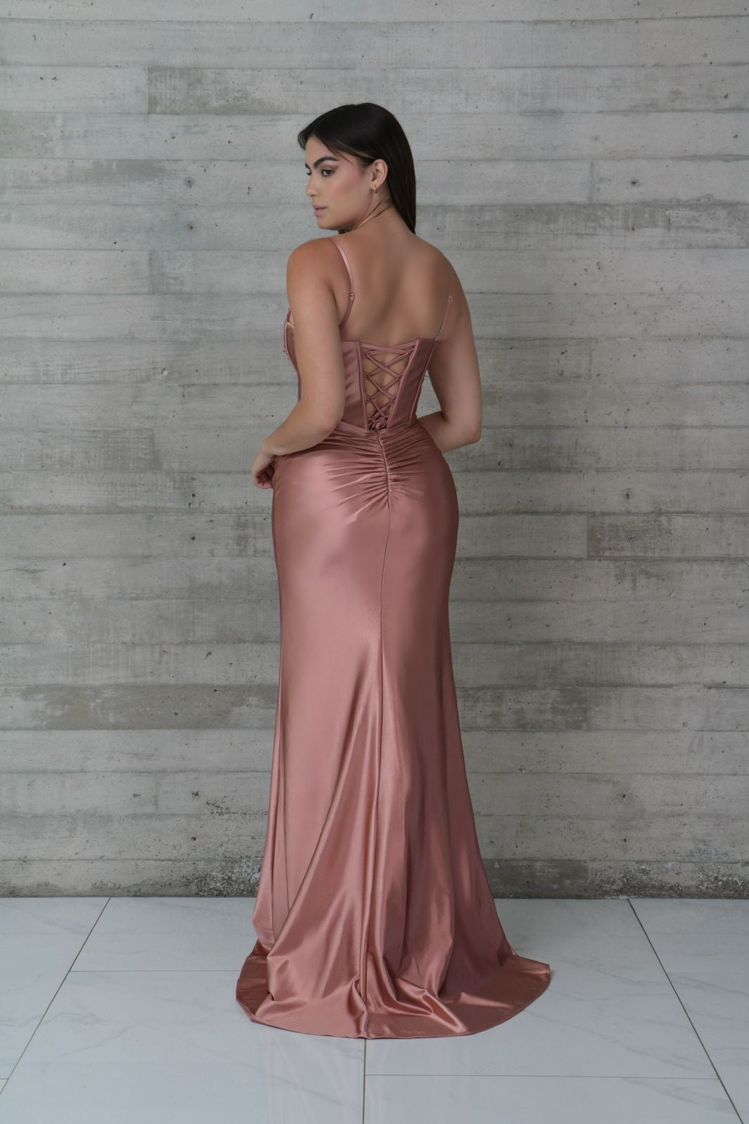 Vestido satén oro rosa Corsé cristales