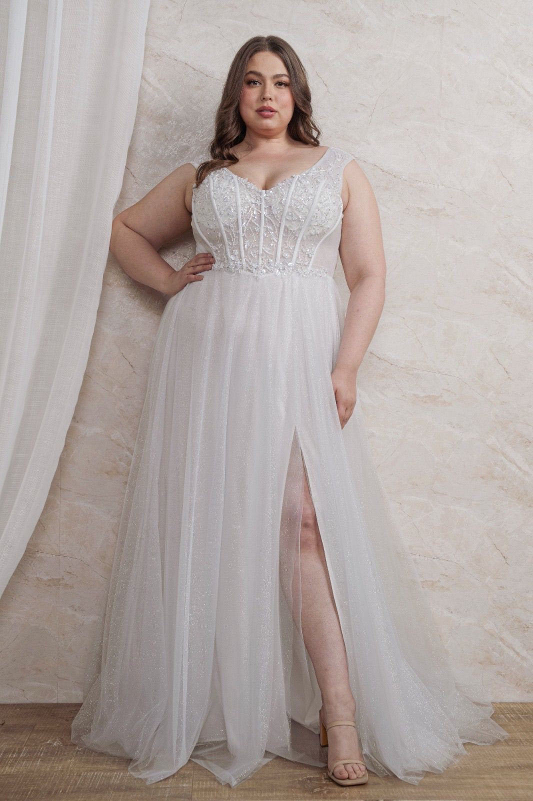Vestido de novia Curvi apliques y brillos