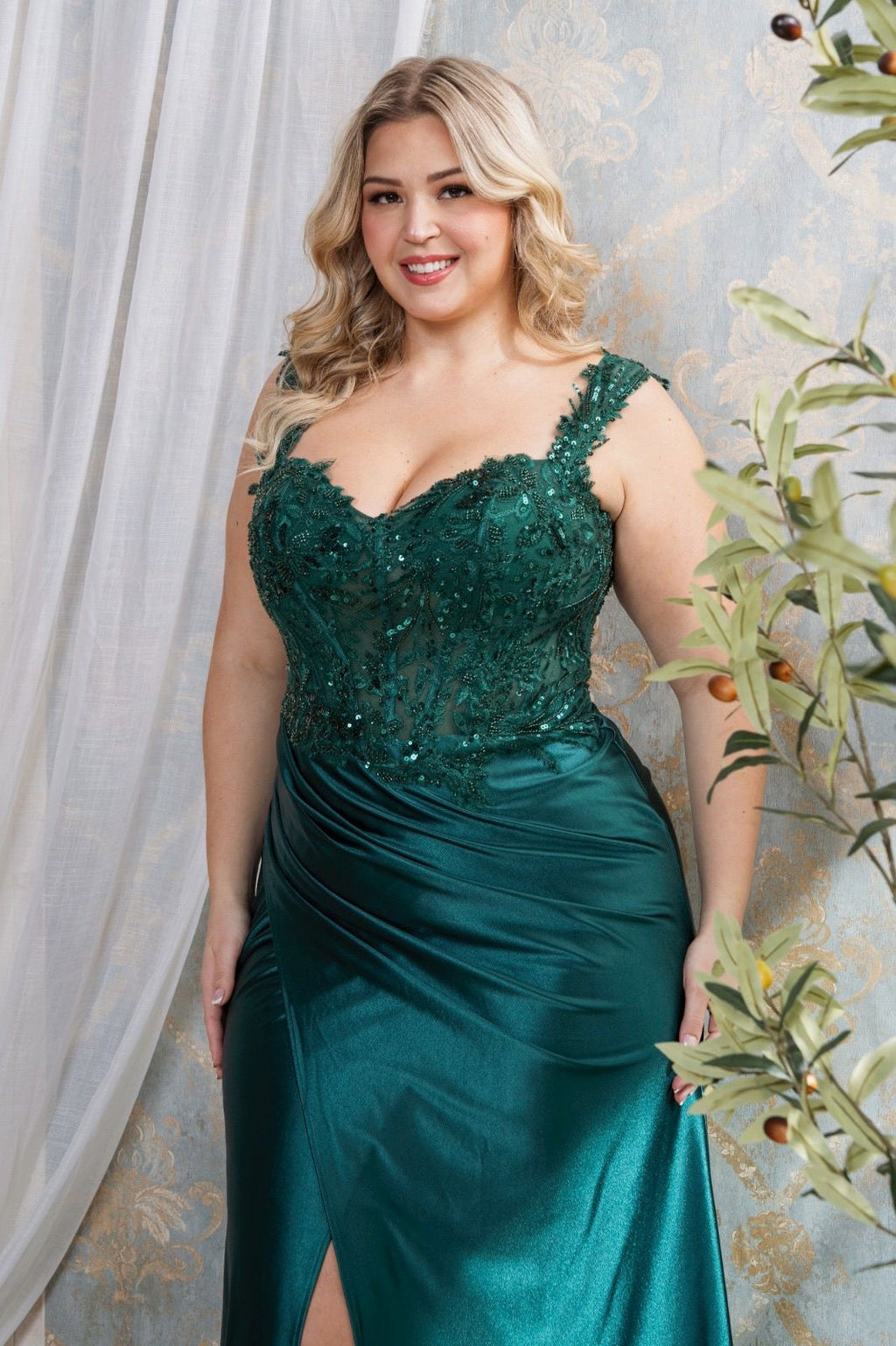 Vestido verde satén encaje lentejuelas Curvy
