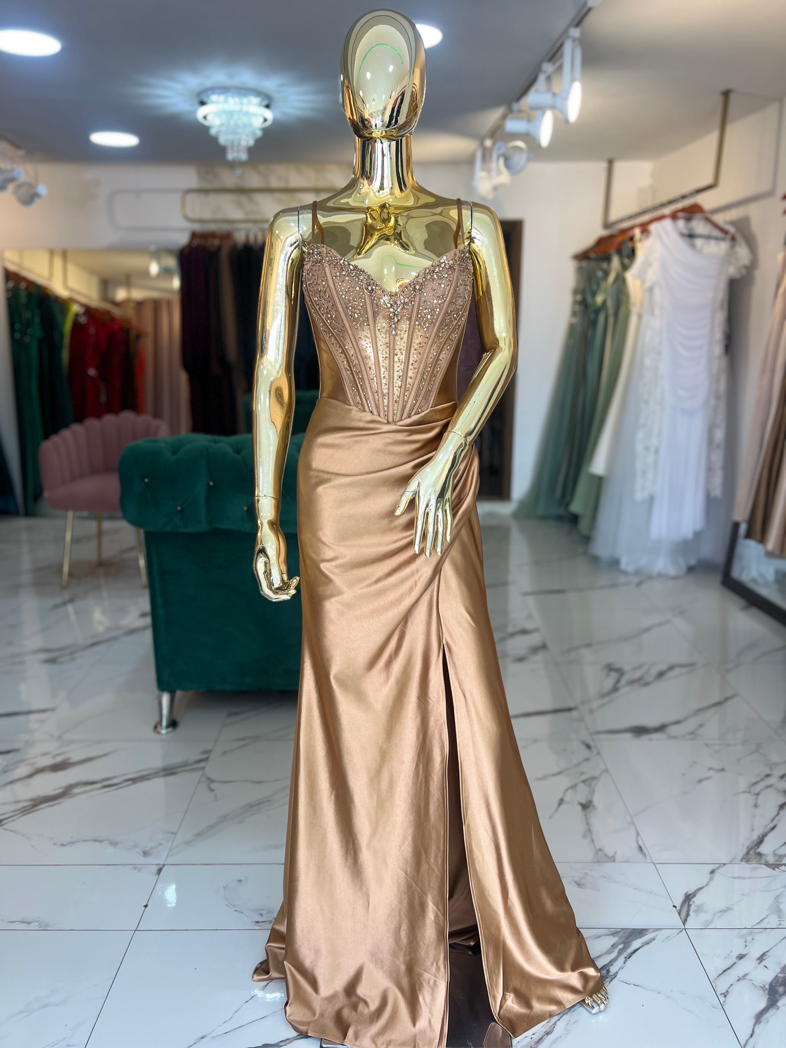Vestido satén dorado corsé cristales
