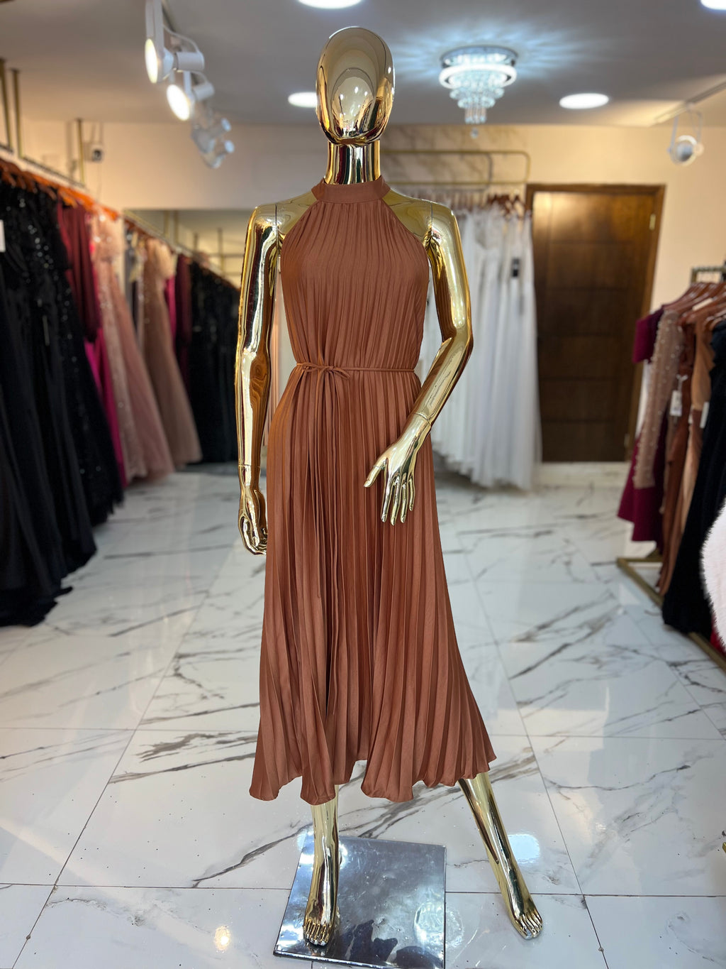 Vestido tabloneado Chevron cinta