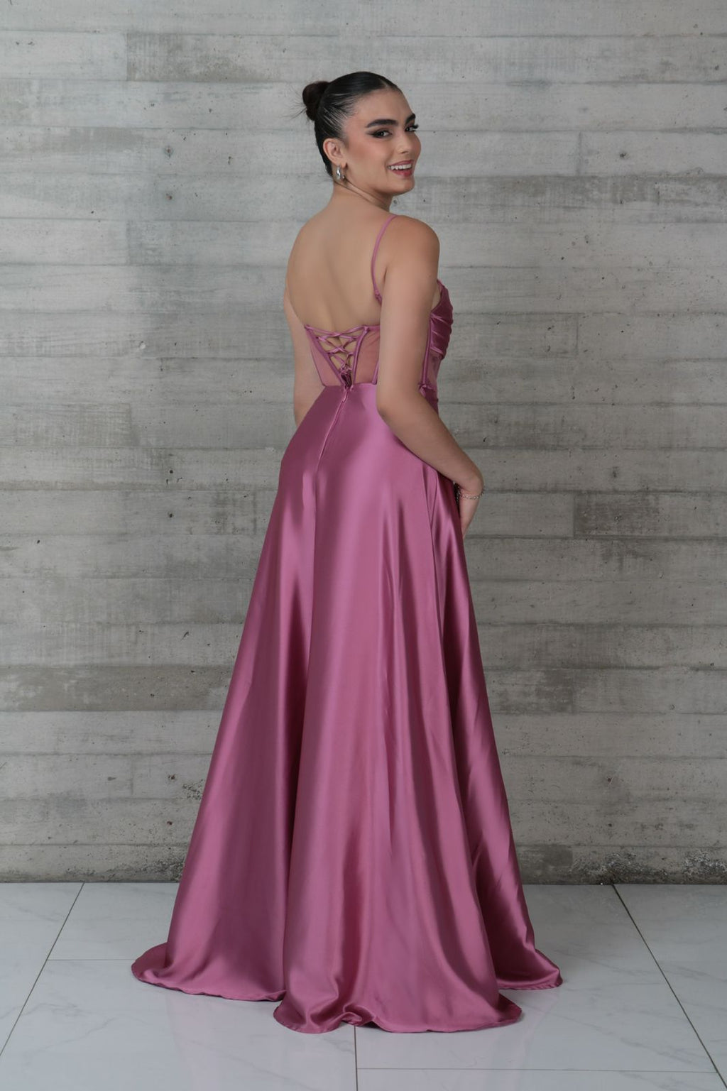 Vestido rosa corsé traslúcido