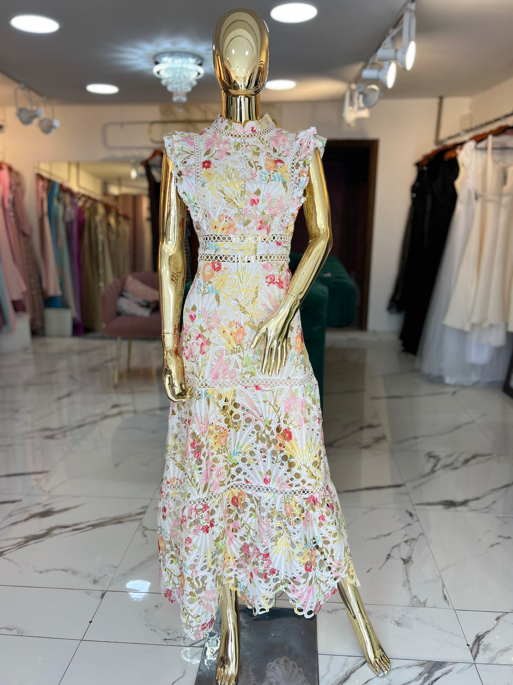 Vestido Floral perlas delanteras