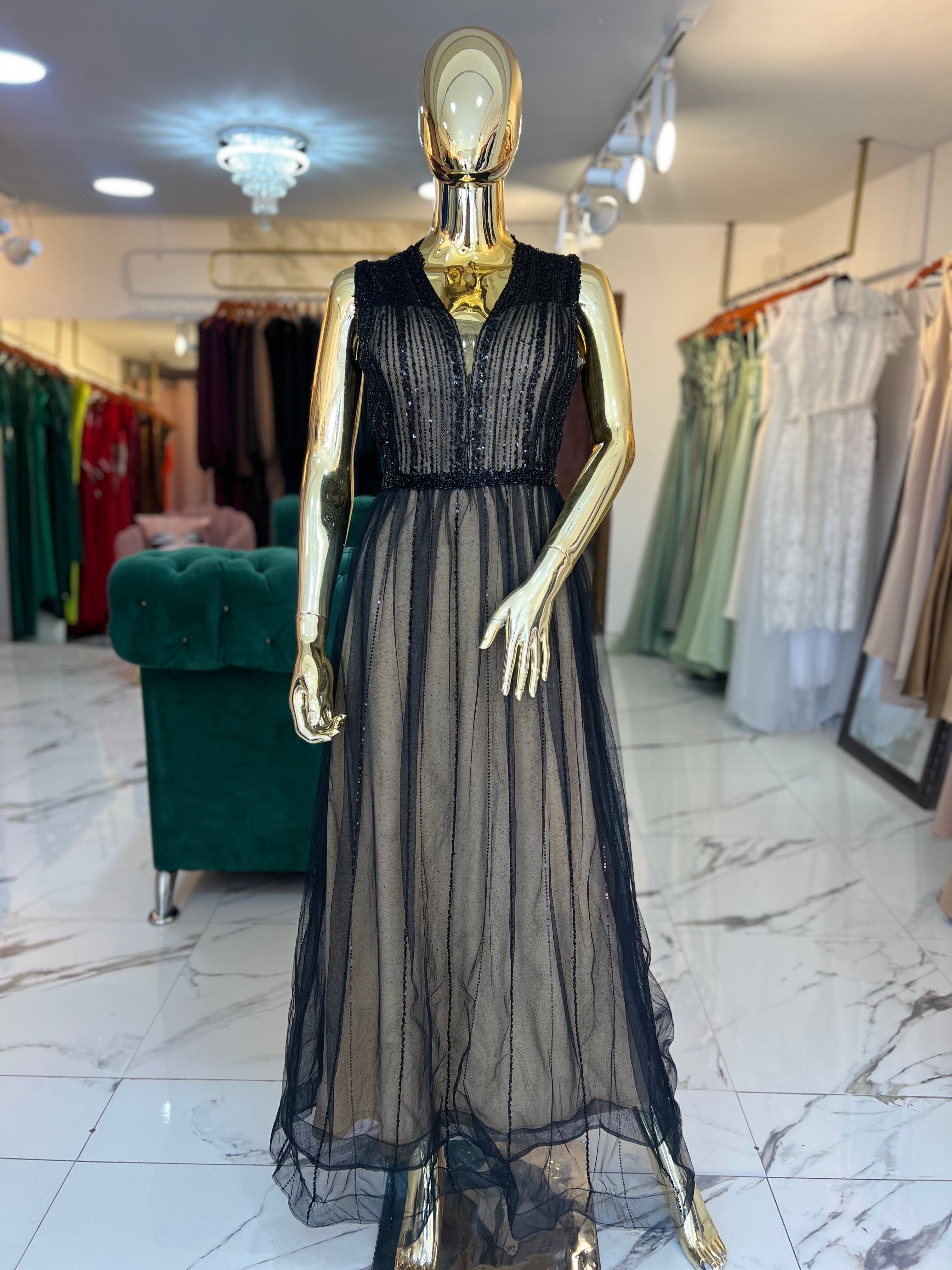 Vestido capas Tul negro pedrería