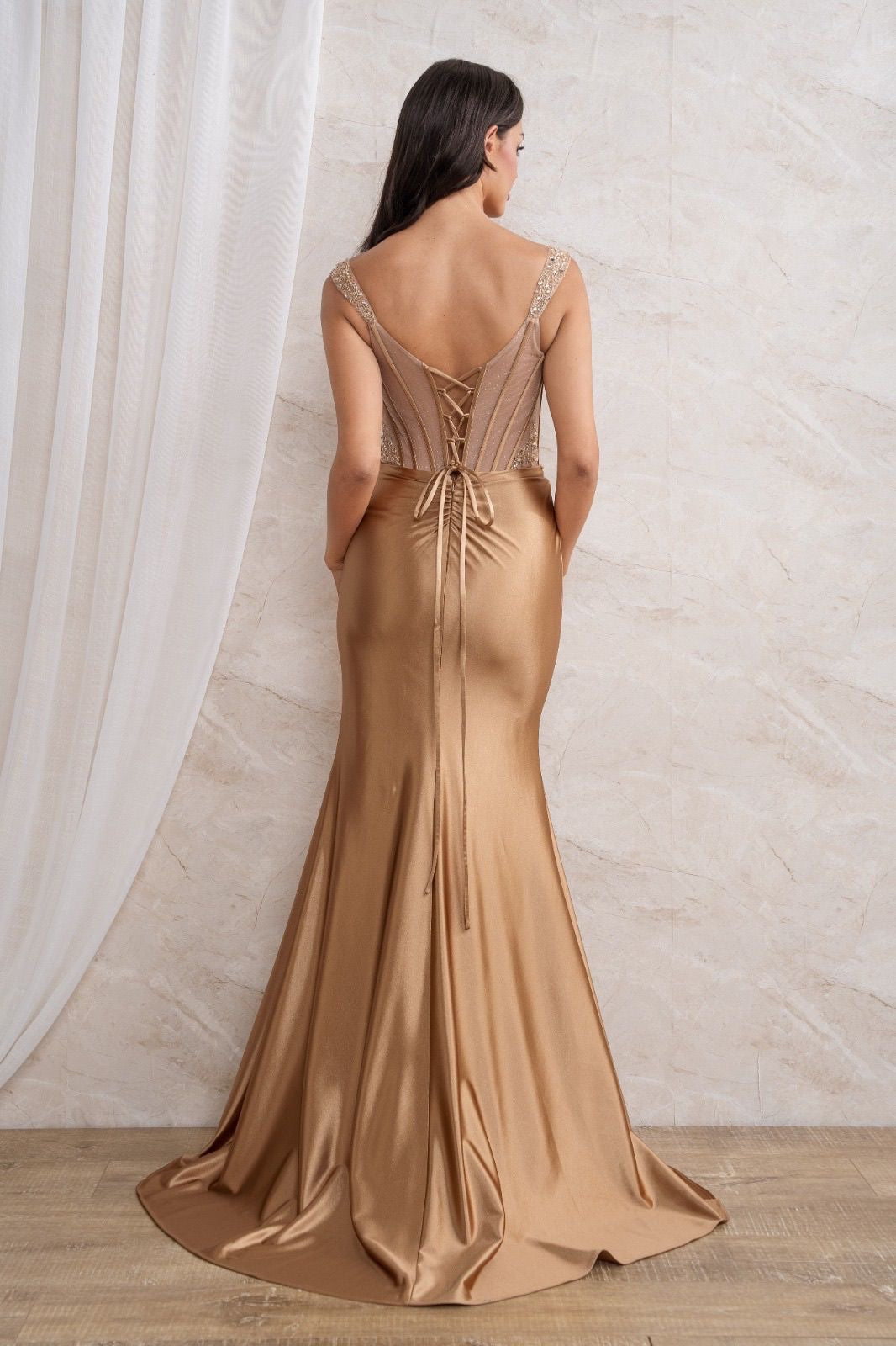 Vestido Fantasy Dorado pedrería corsé ￼