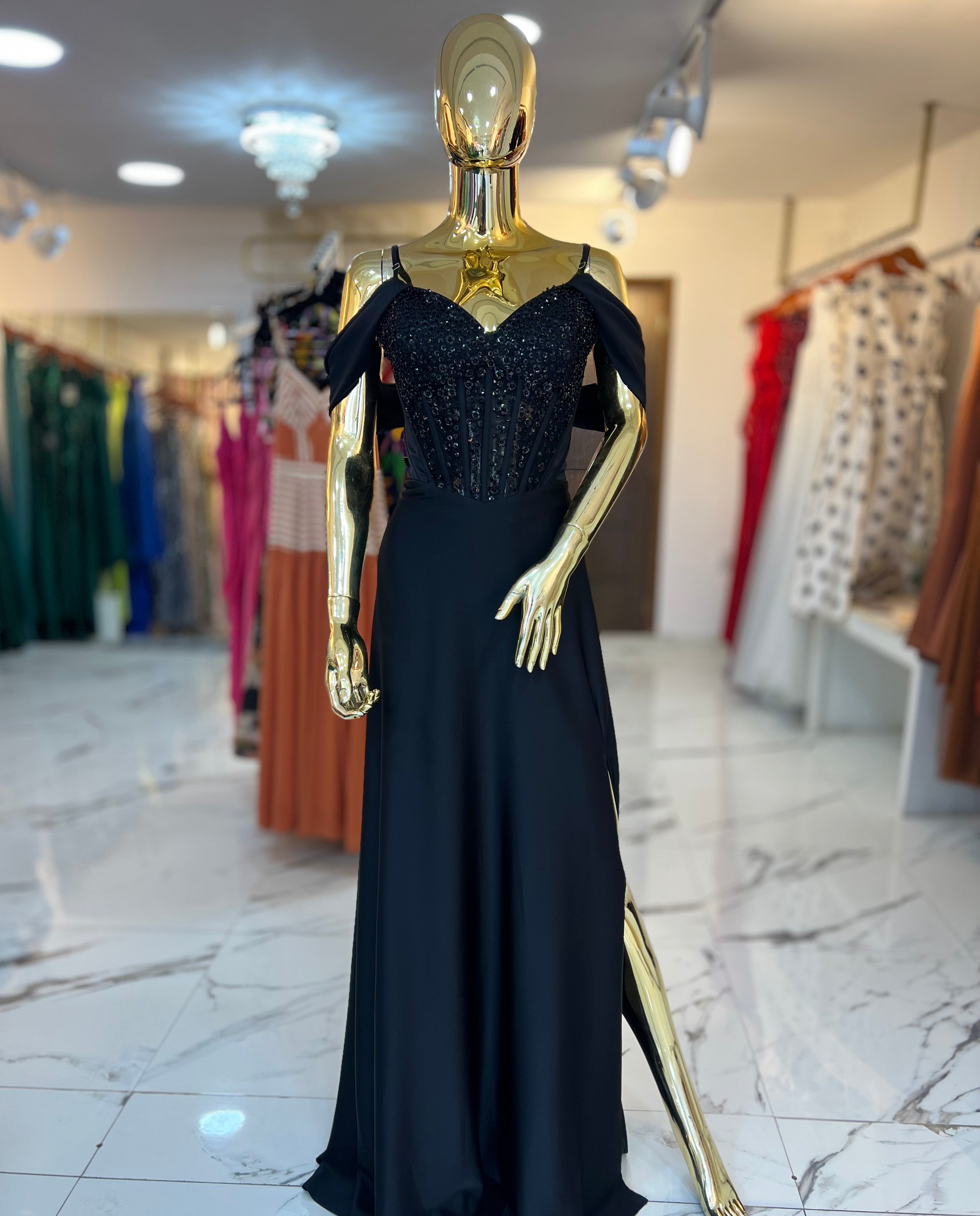 Vestido negro corsé pedrería floral Curvi