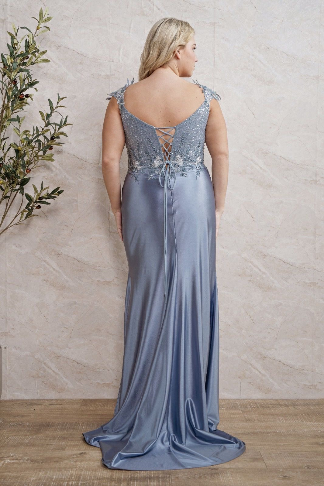 Vestido celeste apliques Curvi