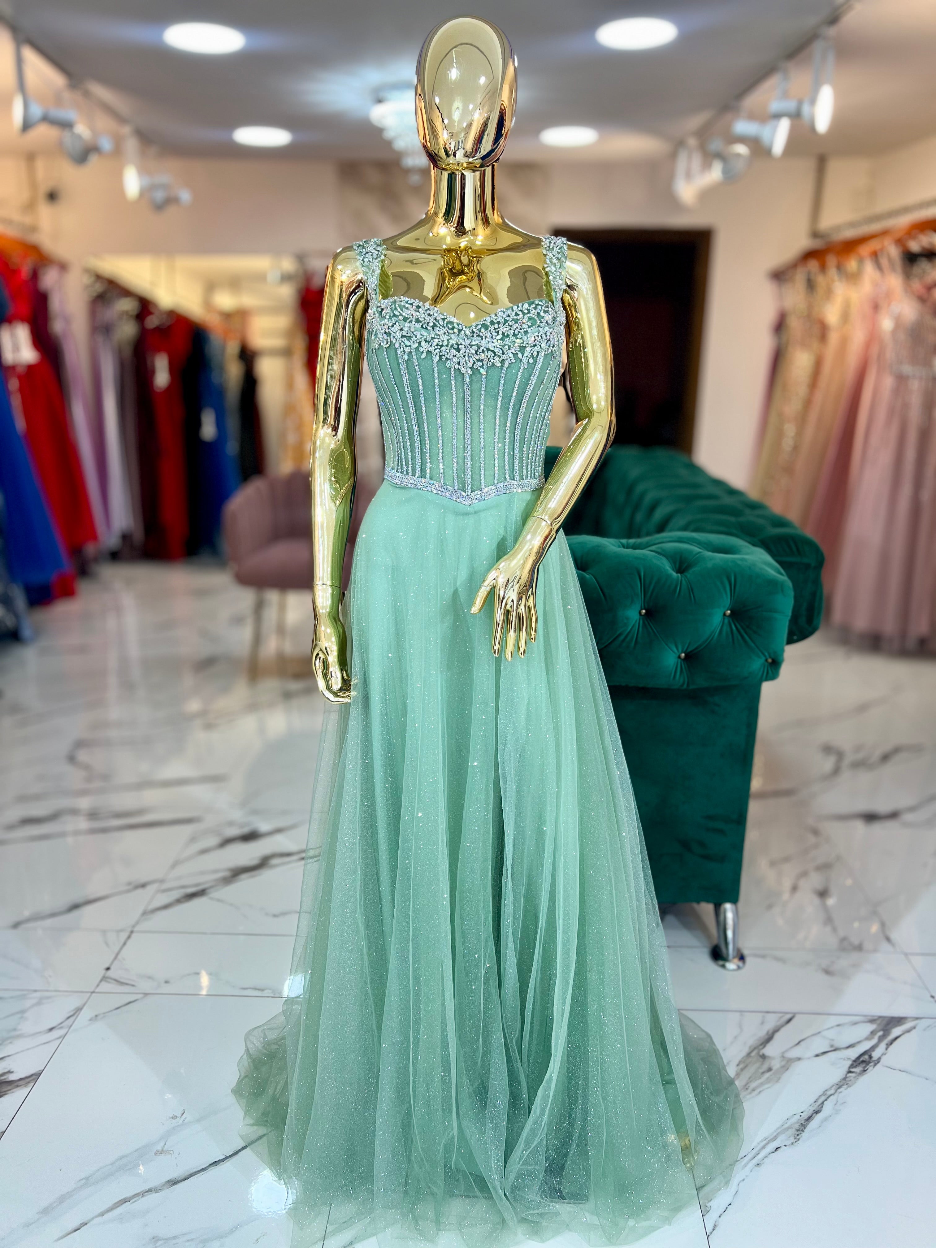Vestido verde menta corte princesa