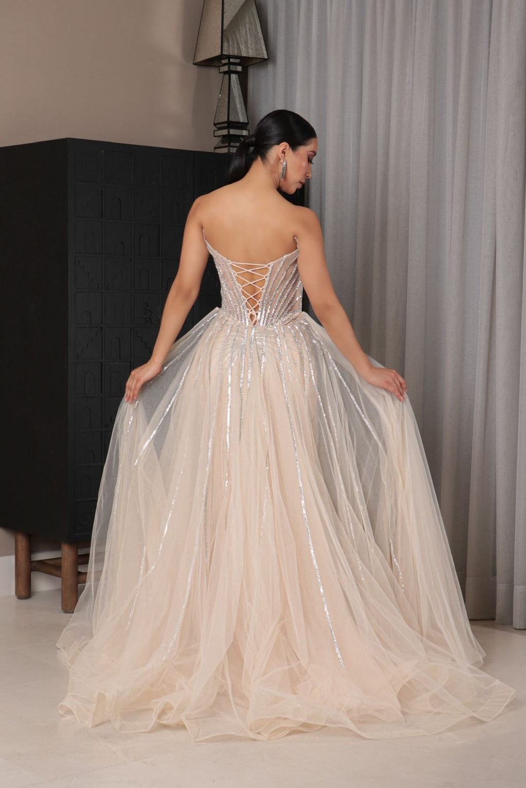Vestido nude cristales, cauda desmontable