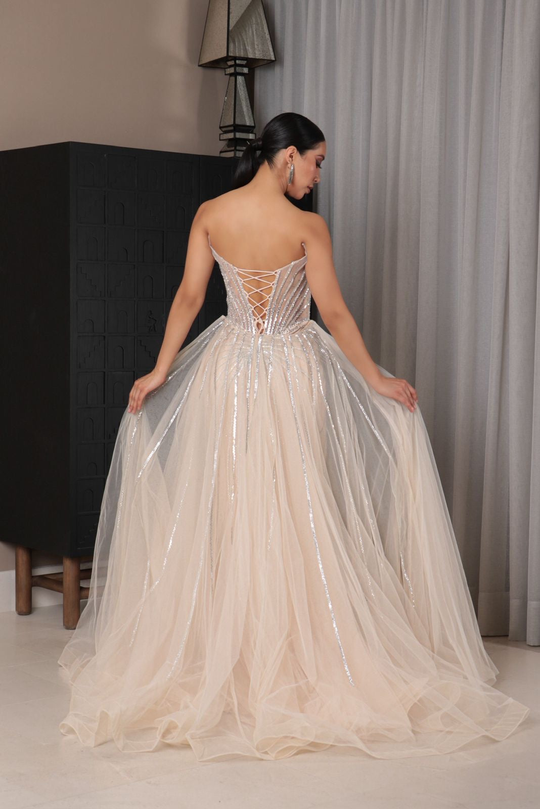 Vestido nude cristales, cauda desmontable