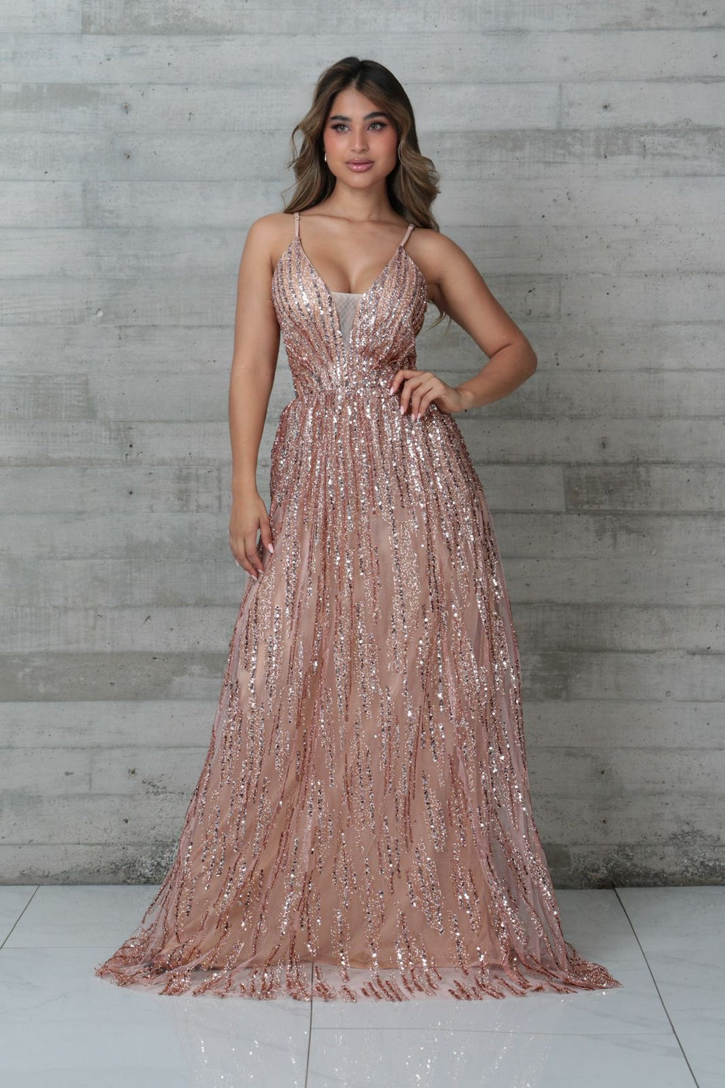 Vestido tirantes oro rosa brillos Cóctel