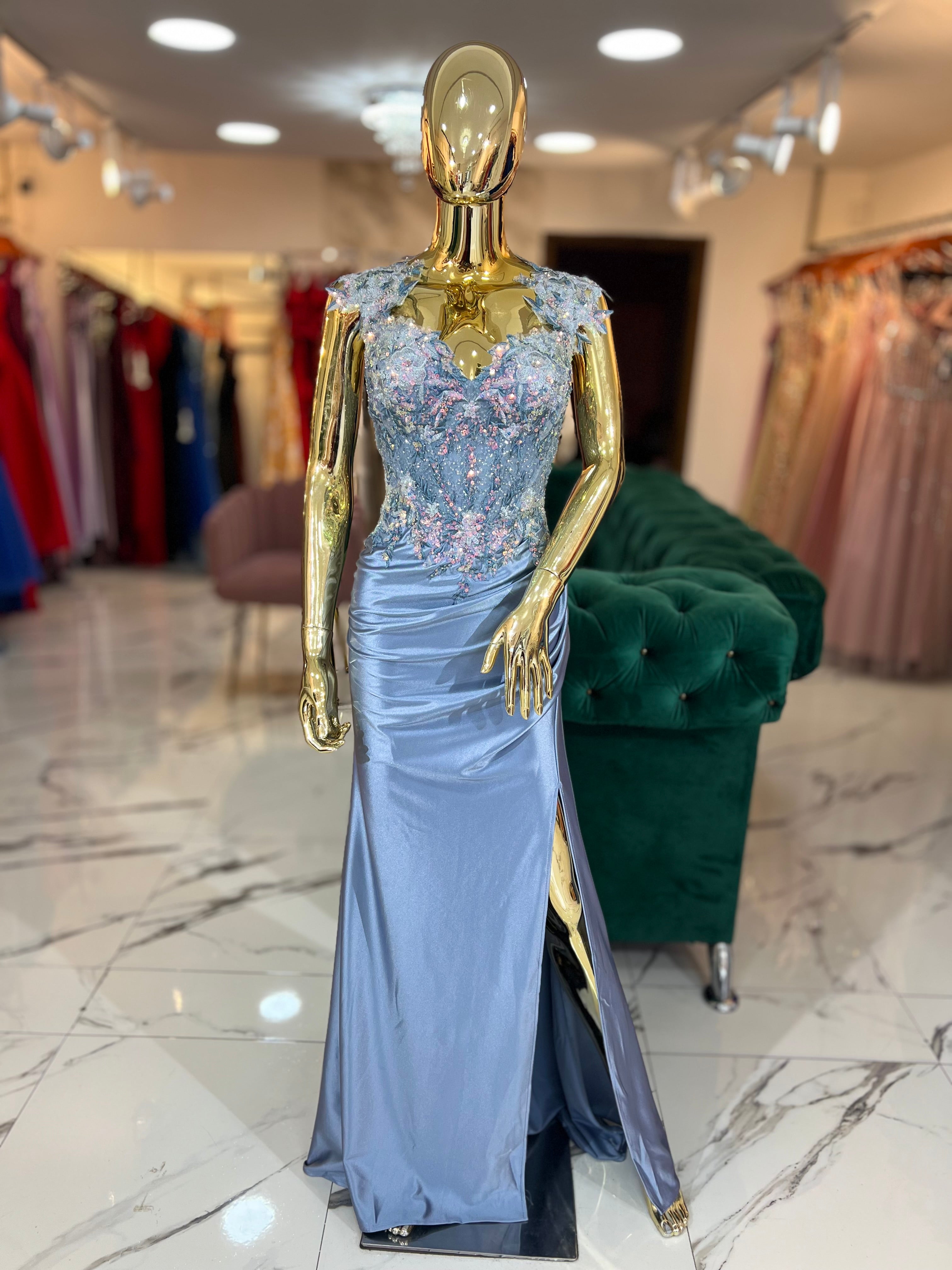 Vestido celeste apliques Curvi