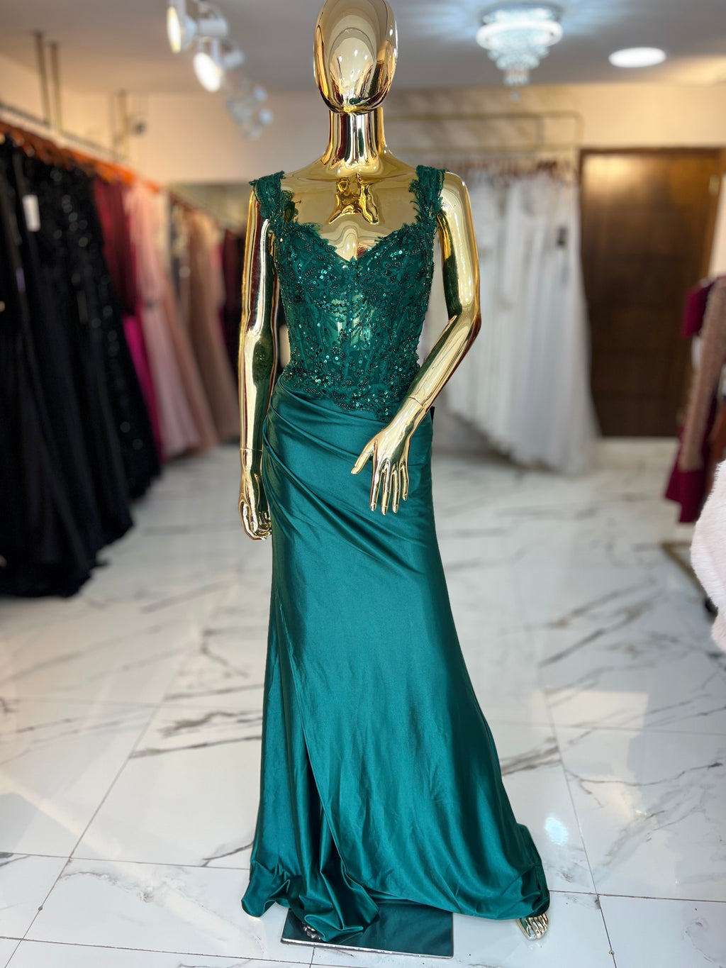 Vestido verde satén encaje lentejuelas Curvy
