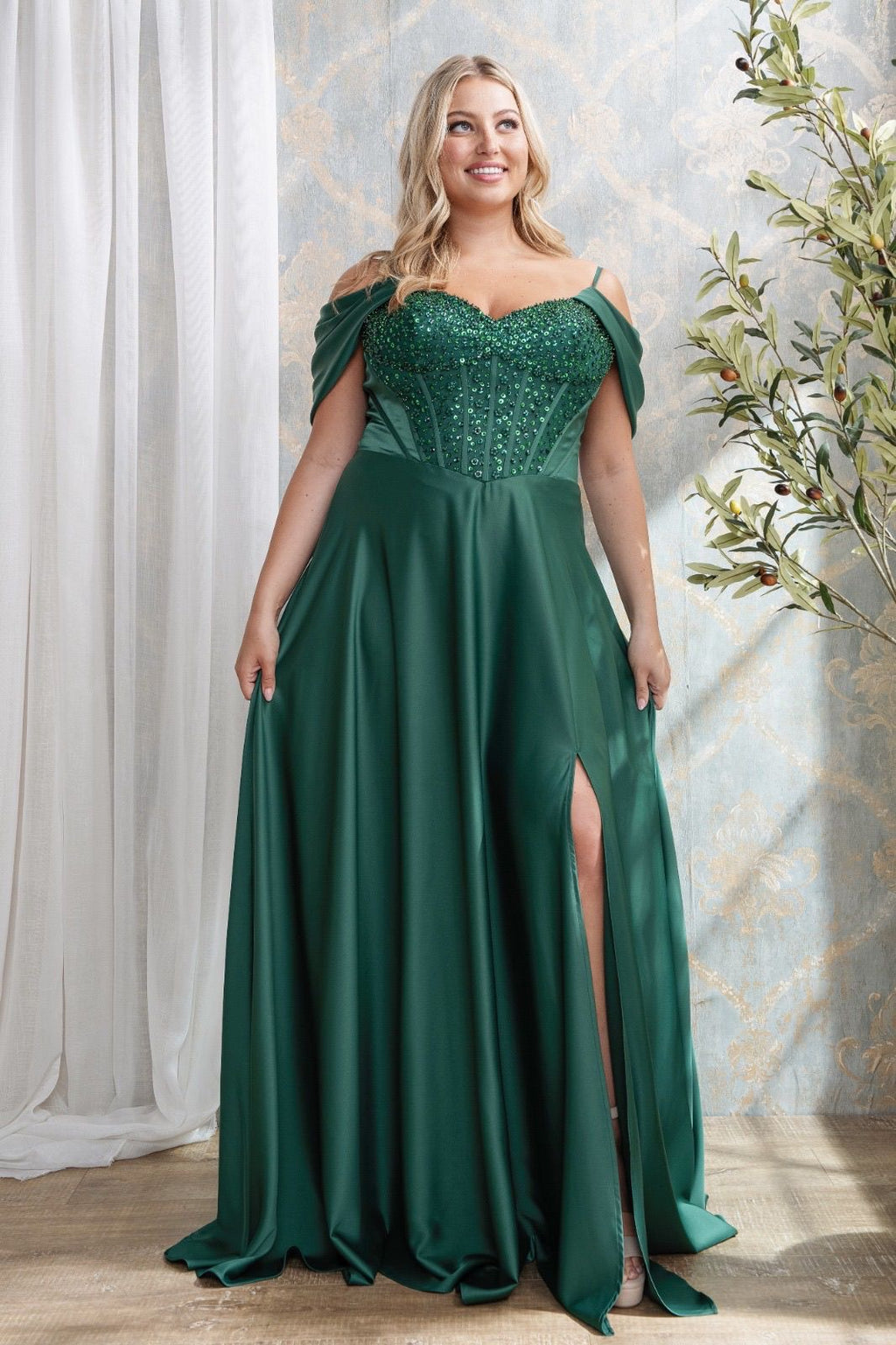 Vestido verde corsé pedrería floral