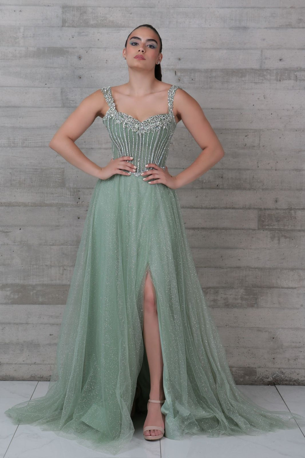 Vestido verde menta corte princesa