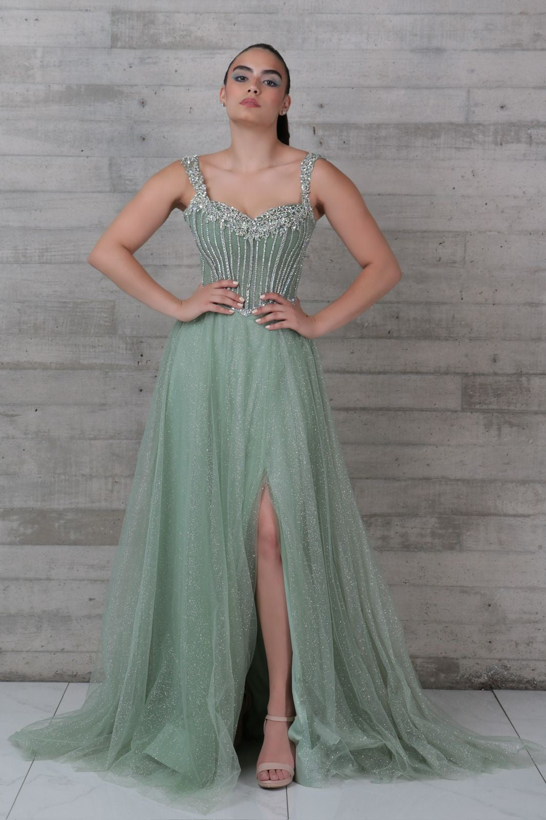 Vestido verde menta corte princesa