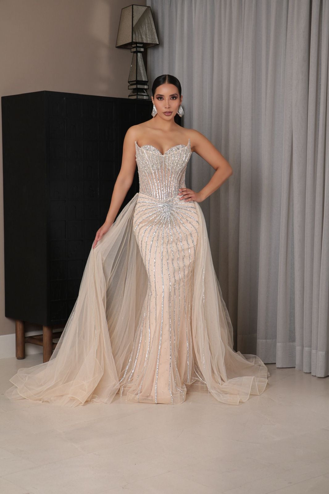 Vestido nude cristales, cauda desmontable
