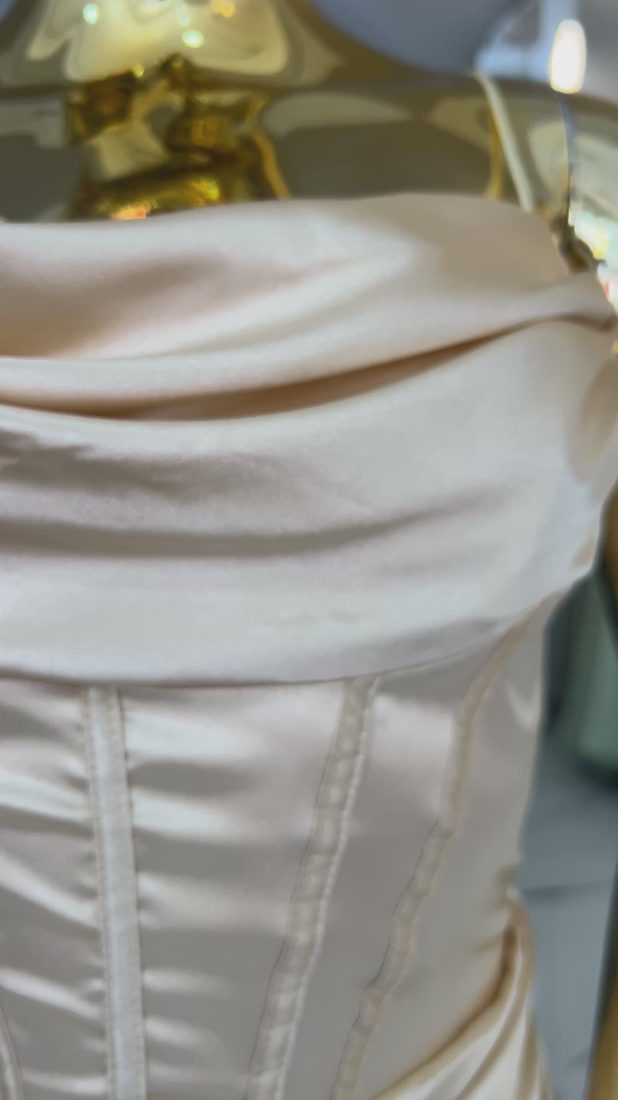 Vestido saten dorado tiras